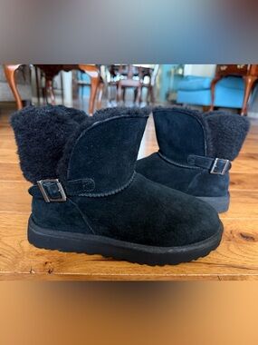 UGG Karol Mini Buckle Boots Genuine Suede and Shearling Lined Size 7